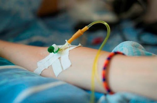 Alt paltarı ilə küçədə gəzən məktəbli zəhərlənmə diaqnozu ilə xəstəxanaya yerləşdirildi