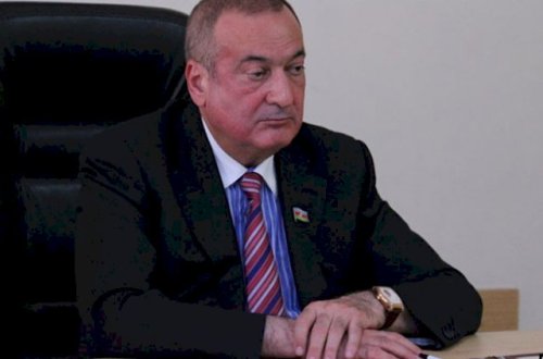 Deputatın qardaşı qızı jurnalistin 4 il həbs olunmasını tələb edir