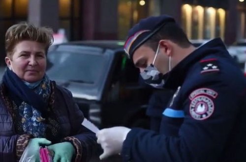 Ermənistanda insanlar evlərini yalnız pasportla və xüsusi anketlə tərk edə bilərlər - VİDEO