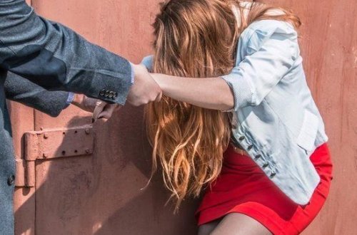 Kişi sevgilisi ilə birlikdə qıza təcavüz etdi