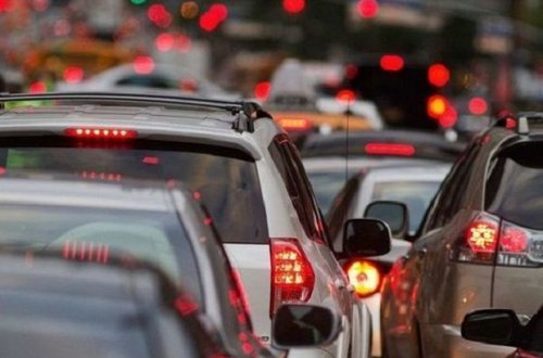 Свыше 7 500 направлявшихся в Баку машин развернули обратно