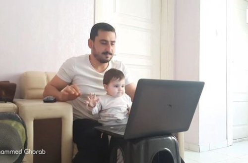 Karantin həyatı: körpə atasına evdən işləməyə imkan vermədi – VİDEO