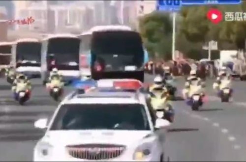 Жизнь после карантина: люди на коленях приветствуют врачей – ВИДЕО