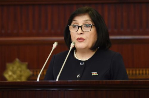 Milli Məclis sədri kreslonu dəyişdirdi - Nümunəvi addım