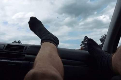 Polşada ailəsini koronavirusa yoluxdurmaqdan qorxan kişi üç gün maşında yaşadı