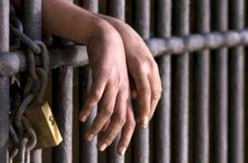 Türkiyədə koronavirusa görə minlərlə məhkum azadlığa buraxılır