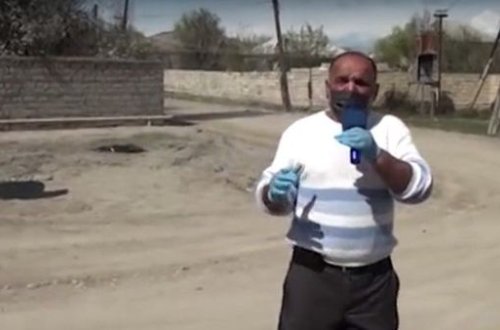 Azərbaycanda kişi küçələrə düşüb, “Evdə qal” çağırışı etdi - VİDEO