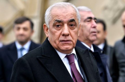Əli Əsədov Novruz Məmmədovun imzaladığı qərarın qüvvəyə minmə vaxtını uzatdı