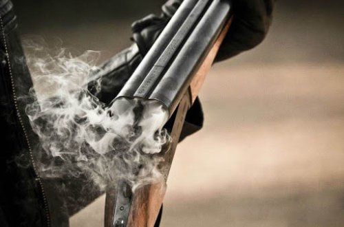 Сосед по комнате выколол другу глаза и выстрелил в него 16 раз