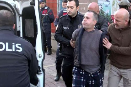 46 yaşlı zabit ''koronavirusam'' deyib, polisin üzünə tüpürdü - FOTOLAR