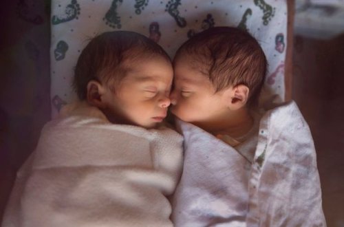 Hindistanda yeni doğulan əkizlərə Kovid və Korona adı verildi - FOTO