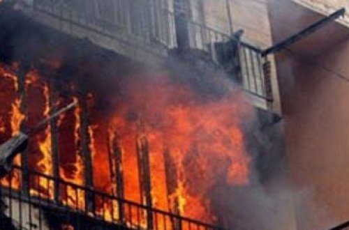 Bakıda çoxmərtəbəli binada yanğın zamanı qadın özünü binadan atdı- ANBAAN VİDEO