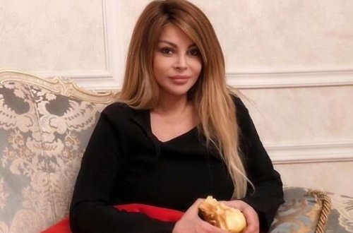 Aygün Kazımova da evindən görüntülərini yaydı - FOTO