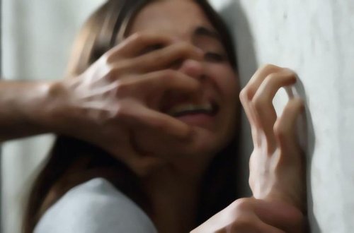 AZƏRBAYCANDA MÜƏLLİMDƏN ŞOK ƏMƏL: 15 YAŞLI ŞAGİRDİNƏ DƏFƏLƏRLƏ TƏCAVÜZ ETDİ, NİŞANLISINI İSƏ...