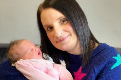 Britaniyada 45 yaşlı qadın 22-ci uşağını dünyaya gətirdi – FOTO