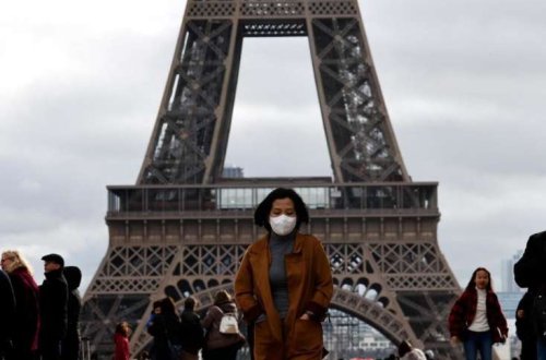 Qeyri-adi aksiya: Tibb bacıları koronavirusa qarşı çılpaq poza verdilər - FOTOLAR