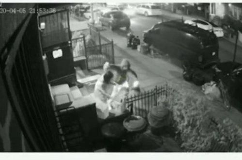 ABŞ-da naməlum şəxs qadının üzərinə kimyəvi turşu töküb – VİDEO