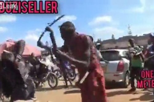 Keniyada karantin qaydalarını pozanları şallaqlayırlar – VİDEO