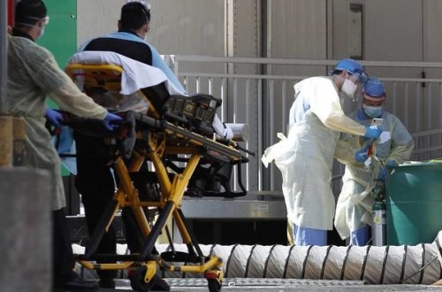 В США за сутки умерло рекордное число зараженных коронавирусом