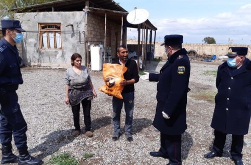 Samuxda polis əməkdaşları “Evdə qal” devizi altında aksiya keçirib - FOTO