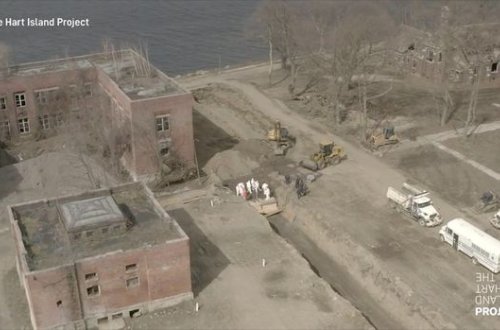 ABŞ-da koronavirusdan ölənlər kütləvi şəkildə dəfn edilir - VİDEO