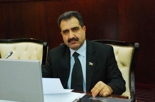 Fərəc Quliyev: “İnsanlara 5 manat verirsən, deyir, 15 manat verməlisən”
