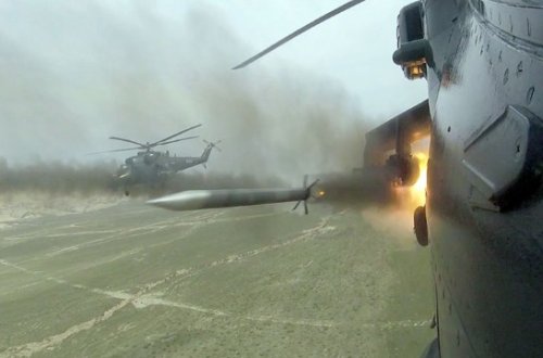 Hərbi pilotlarımız helikopterlərlə hədəfləri belə vurdular - VİDEO