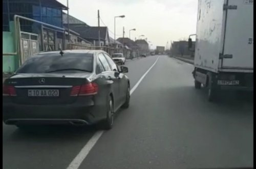 Əks istiqamətə çıxaraq ötmə qaydasını pozdu- 10 AA 020 - VİDEO