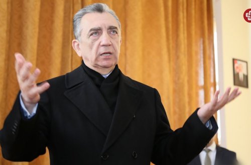 Bakı Şəhər İcra Hakimiyyətindən karantin dövründə ağılasıxmaz addım - BİNA SÖKÜLÜR, ONLARLA İNSAN ÇÖLƏ ATILIR (VİDEO)