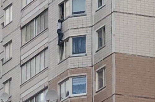 Rusiyada qadın içkili kişini ölümdən xilas etdi – VİDEO