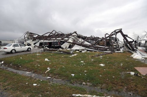 ABŞ-da güclü qasırğa: Onlarla ev dağıldı - VİDEO
