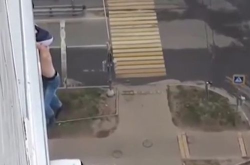 В Москве женщина спасла от смерти пьяного мужчину – ВИДЕО