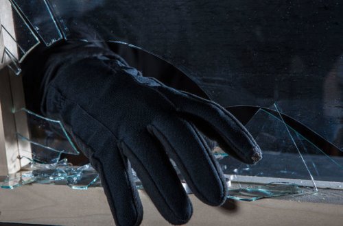 В Гяндже с жалобой в полицию пришел вор, которого ударили ножом