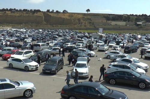 Koronavirus Bakının maşın bazarını çökdürdü