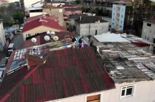 Gənclər qadağaya görə dama çıxdılar, polis dronla xəbərdarlıq etdi - VİDEO