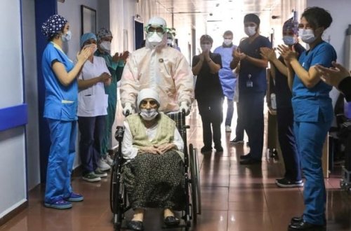 107 yaşlı qadın koronavirusdan sağaldı: Arxasınca kötücəsi gəldi - FOTO