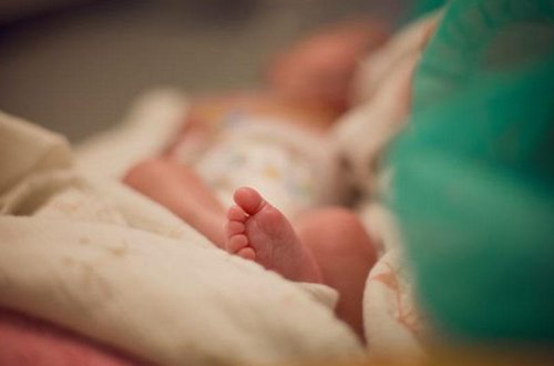 29 günlük körpə koronavirusdan öldü - FOTO