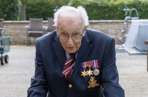 99-летний ветеран из Британии собрал восемь млн евро на борьбу с коронавирусом