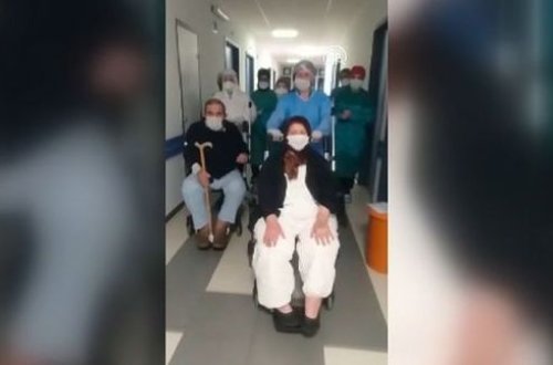 Yaşlı ər-arvad koronavirusa qalib gəldi - VİDEO