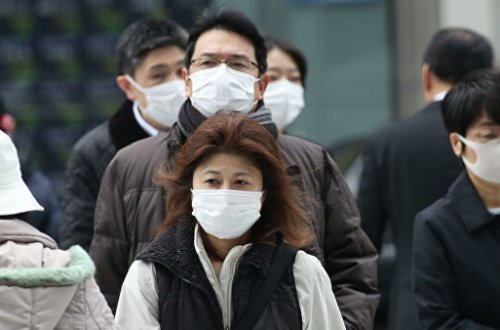 В Токио начали бесплатно раздавать многоразовые защитные маски