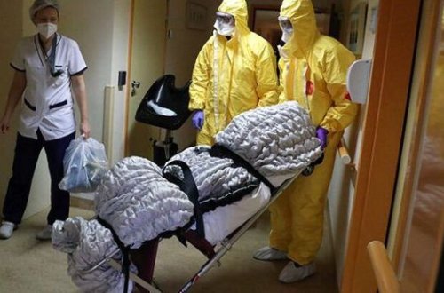 Koronavirusdan ölən adamın tabutunu sobada yandırırlar - FOTO