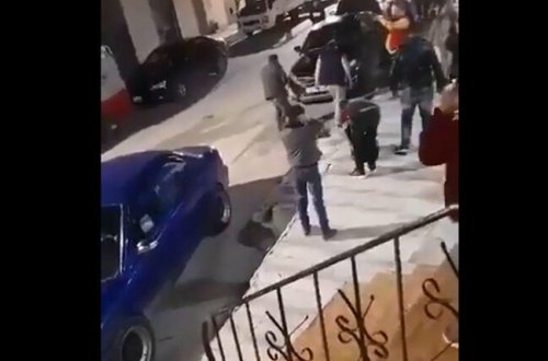 Koronavirusa görə sərbəst buraxılan məhkumu qohumu onun gəlişini qeyd edərkən bilmədən öldürdü - VİDEO