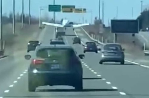 В Канаде на оживленную трассу приземлился самолет – ВИДЕО