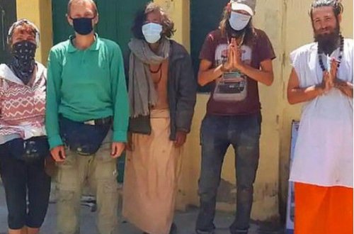 Koronavirus səbəbindən turistlər Hindistanda bir ay mağarada qalmalı olublar