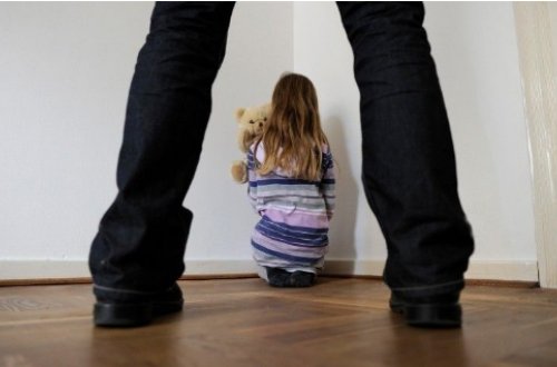 Ata 10 yaşlı qızına təcavüz etdi