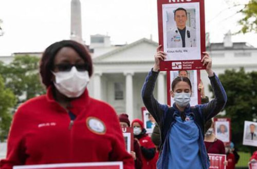 ABŞ-da tibb işçiləri etiraz aksiyası keçirdi - FOTO