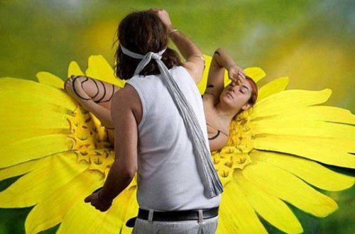 Möhtəşəm optik illüziya: kəpənək çılpaq modelə çevrildi – VİDEO