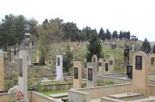 Azərbaycanda 9 yaşlı uşağın QEYRİ-ADİ ÖLÜMÜ - Qəbiristanlıqda oynayarkən...