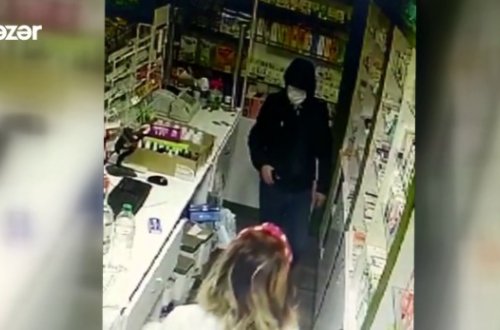 Bakıda ŞOK! Silahlı şəxs aptekə girib qızı... — ANBAAN VİDEO