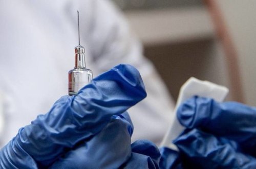 В Великобритании начались клинические испытания вакцины от коронавируса - ВИДЕО